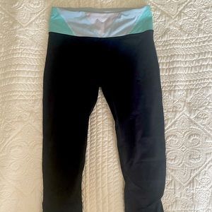 Lululemon black cropped leggings with zip pocket